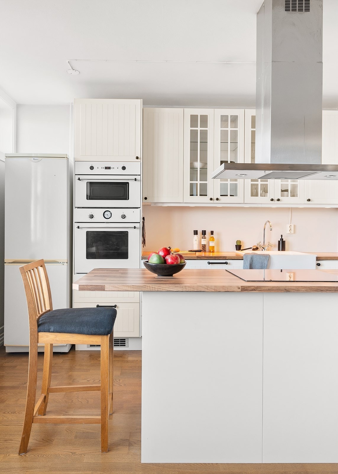 Enden av kjøkkenøyen kan benyttes som en spiseplass, dersom ønskelig. Galleribilde