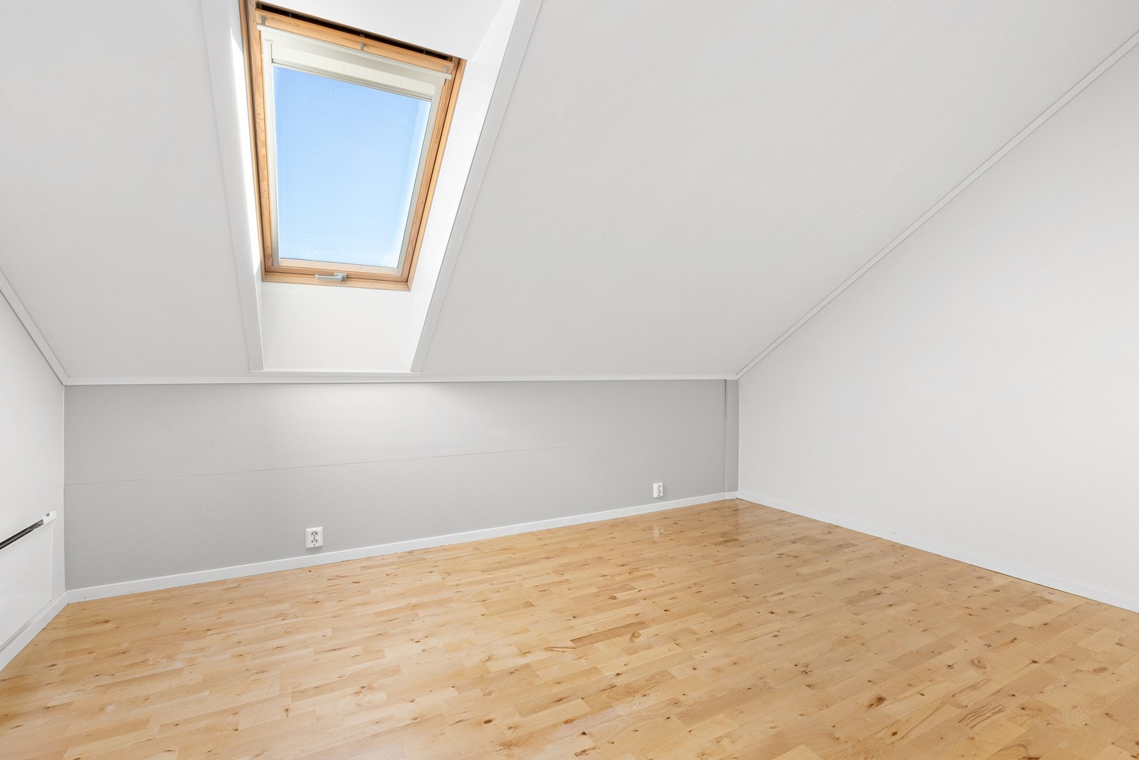 Soverom med takvindu Galleribilde