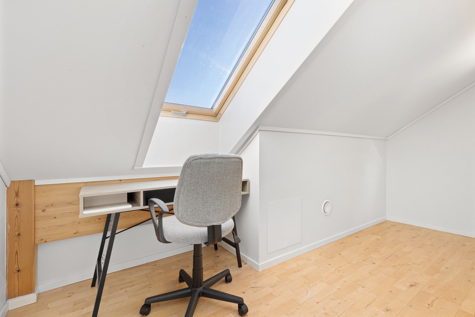 Hems med etablert sove- og arbeidsplass Galleribilde