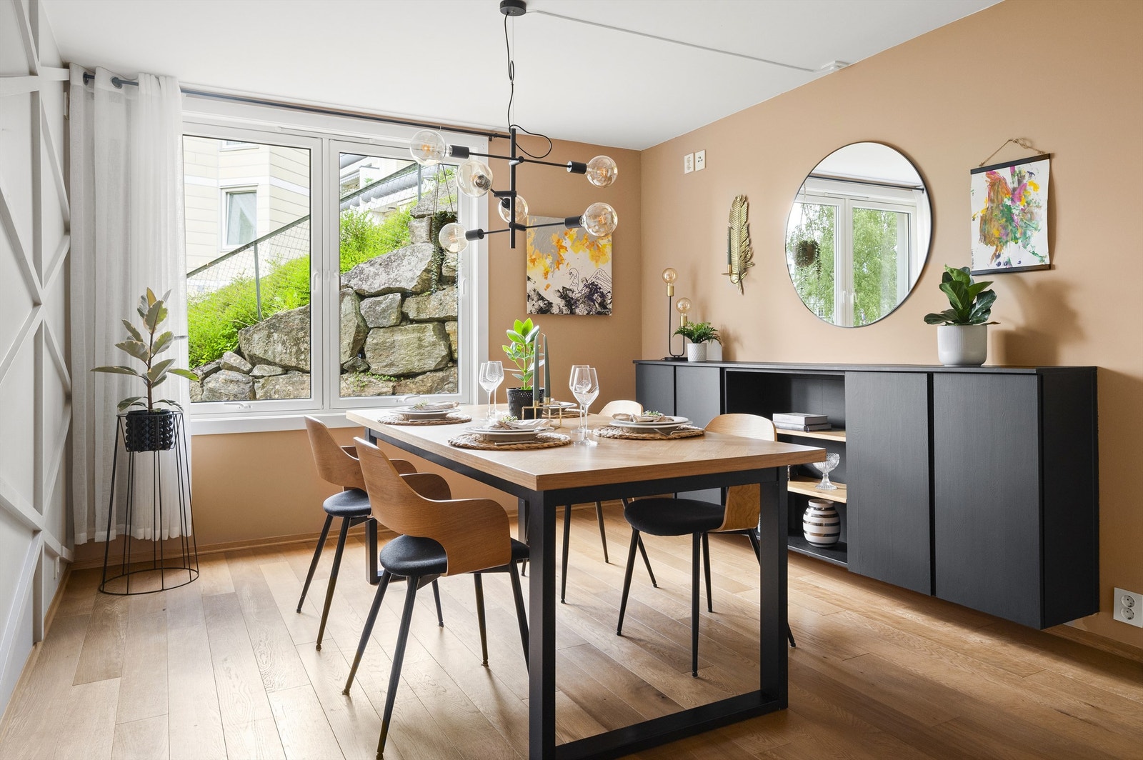 Her har du god kommunikasjon med gjestene dine mens middagen lages! Galleribilde