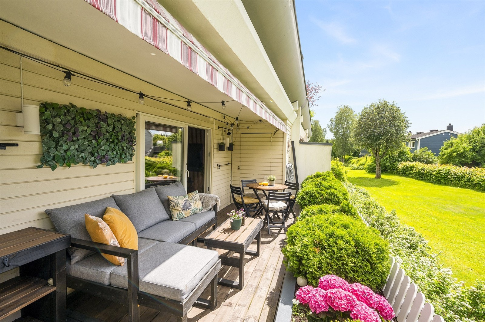 Eiendomsmegler Krogsveen v/ Iselin Knudsen har gleden av å ønske velkommen til Starveien 12! Galleribilde