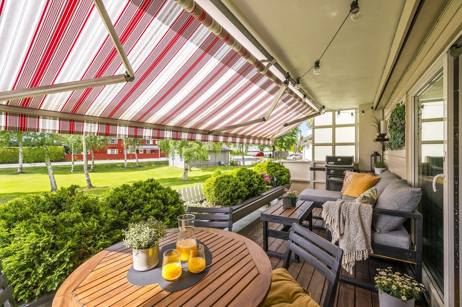 Med markisen kan sommerdagene selv nytes på regnværsdager! Galleribilde