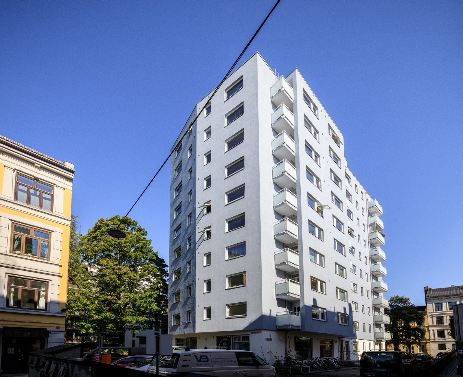 Beliggenheten er meget sentral, men likevel tilbaketrukket i en rolig gate. Galleribilde