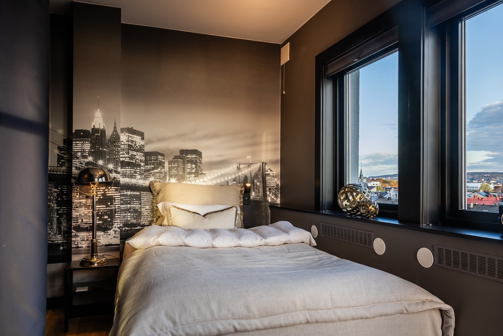 Soverom 2 har også plass til seng og garderobeløsning Galleribilde