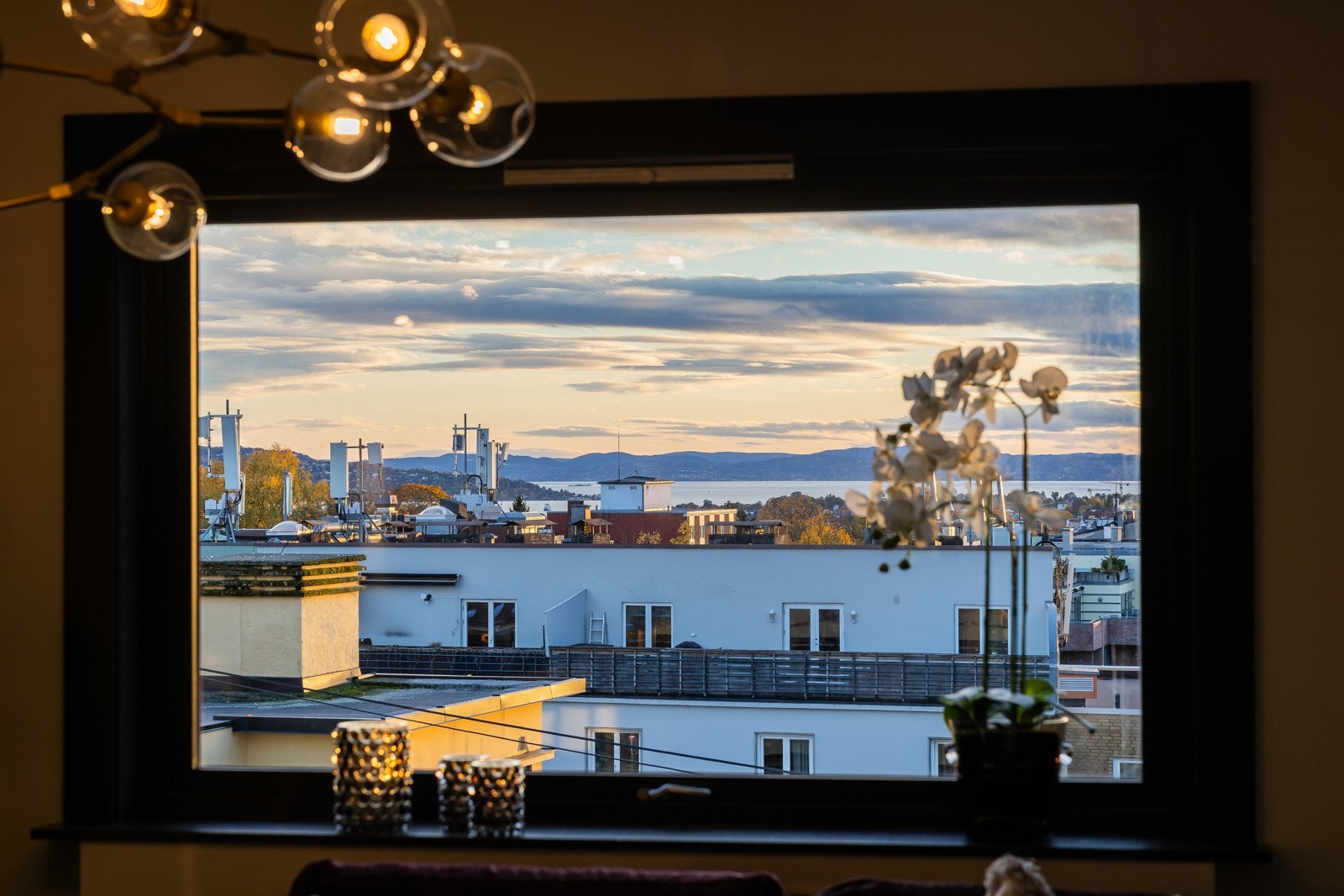 Fantastisk utsikt over byen fra byggets 10.etasje Galleribilde