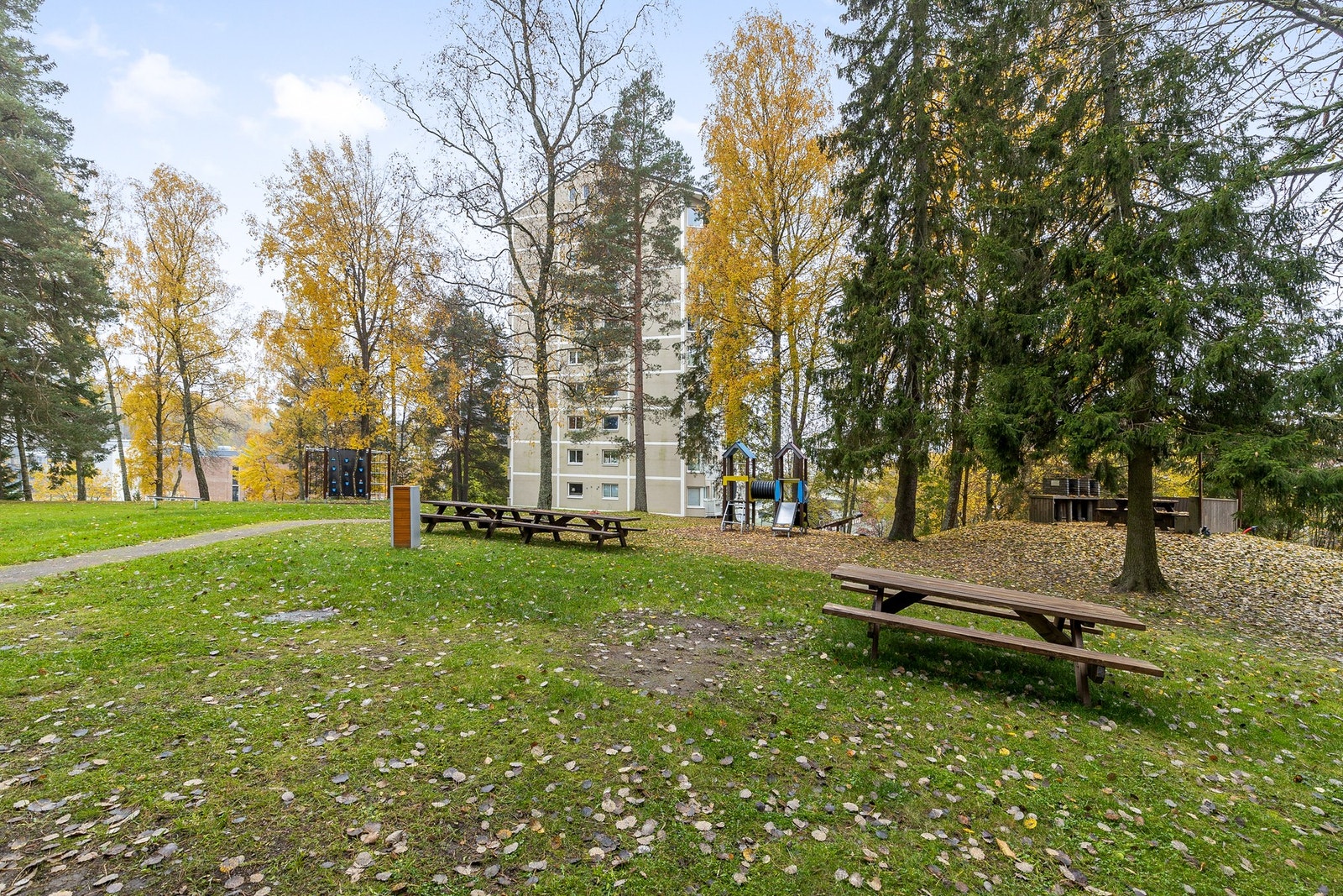 Parkområdet utenfor blokken Galleribilde