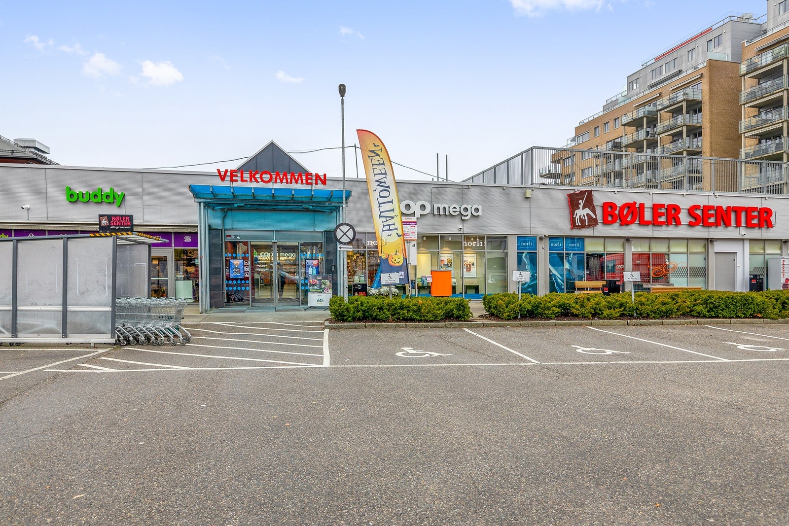 I nærheten ligger Bøler senter med et godt utvalg av butikker Galleribilde