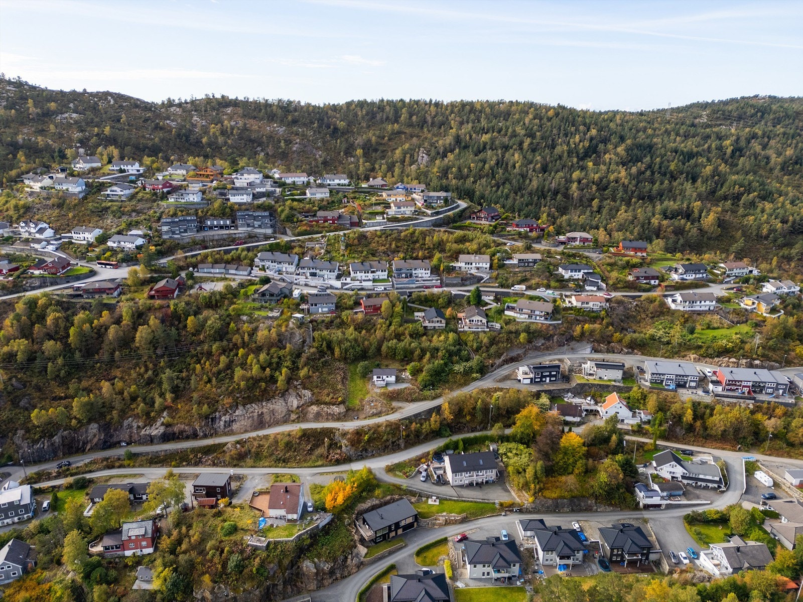 Populært område med hovedsakelig nyere bebyggelse. Galleribilde