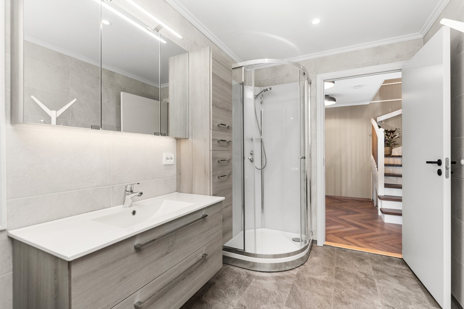 Romslig dusjkabinett Galleribilde