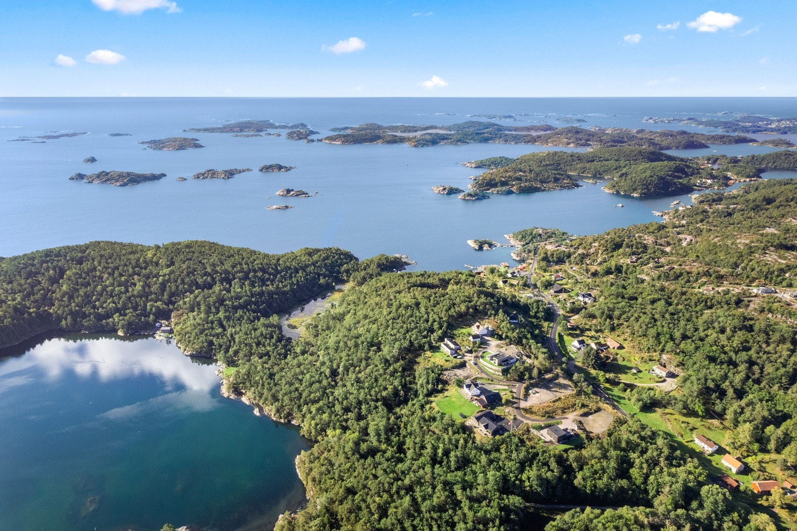 Eiendommen har nærhet til sjø og naturområde Galleribilde