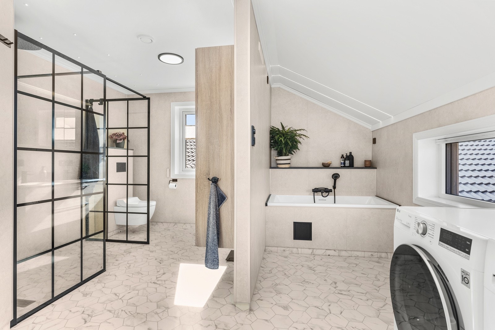 Bad/vaskerom med walk in closet Galleribilde