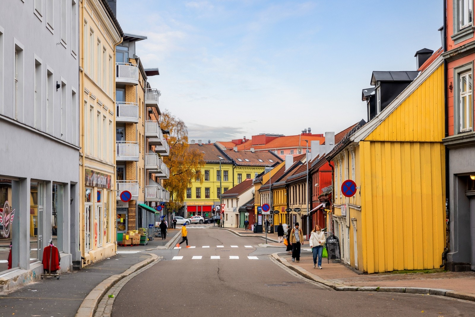 Her bor du i et koselig og stemningsrikt område med nærhet til varierte butikker, livlige kafeer og restauranter, attraktive møteplasser og grønne lunger. Dette er leiligheten for deg som vil bo i et område med storbyens mangfold og puls! Galleribilde