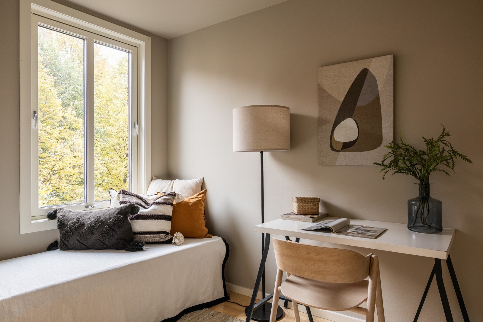 Soverom 2 har også fin størrelse og passer ypperlig som gjesterom eller kontor. Dette rommet er opprinnelig byggemeldt som en bod og er ikke godkjent som varig opphold. Galleribilde