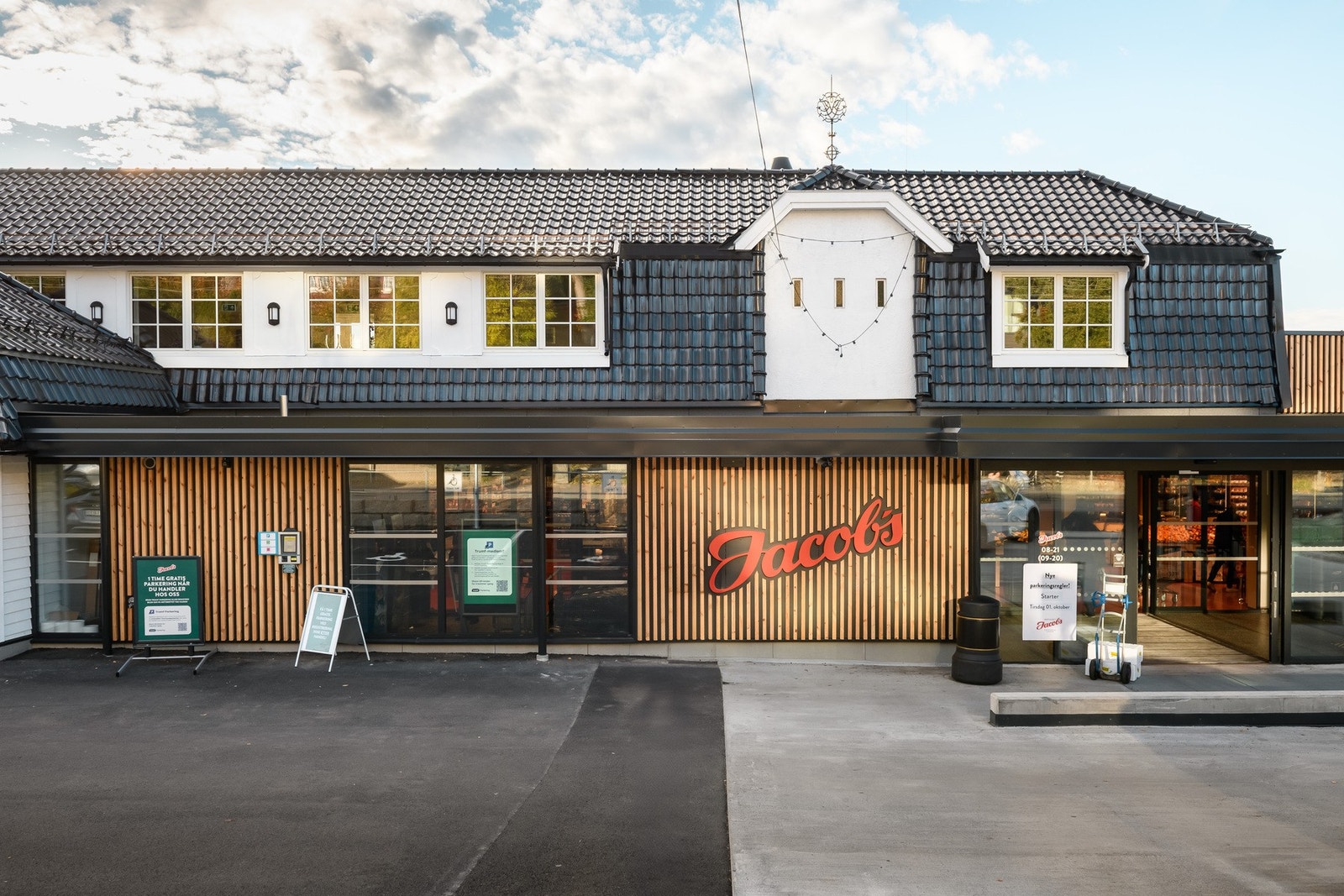 En liten rusletur fra leiligheten ligger nyoppussede Jacob`s på Holtet. Galleribilde