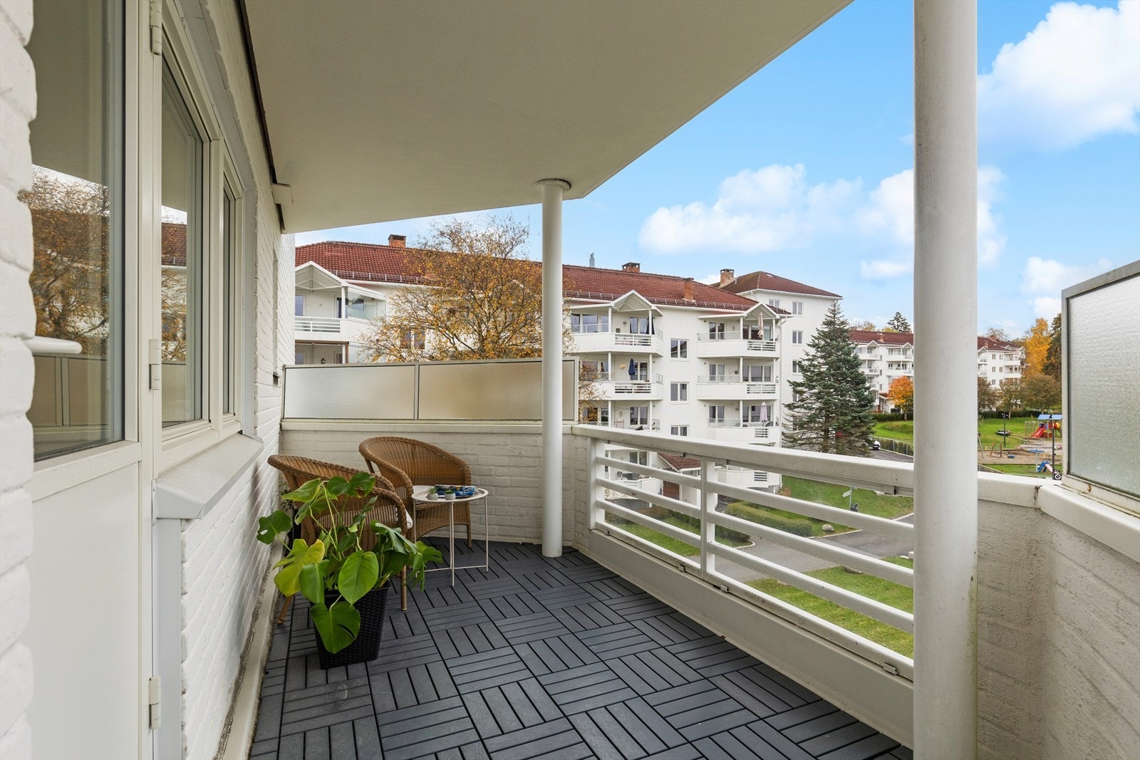 Fra stuen er det adkomst til en sørvendt balkong på 9 m². Galleribilde