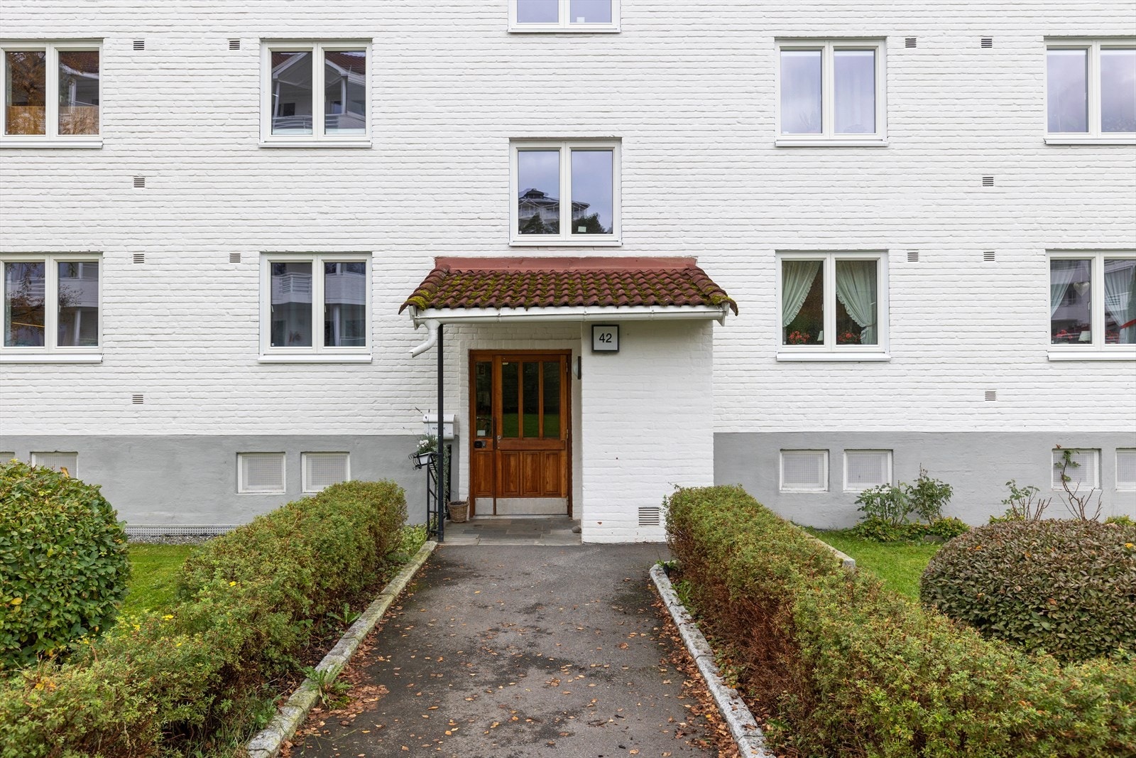 Meget sentral beliggenhet med kort vei til både T-bane, bussforbindelser og Østmarka. Galleribilde