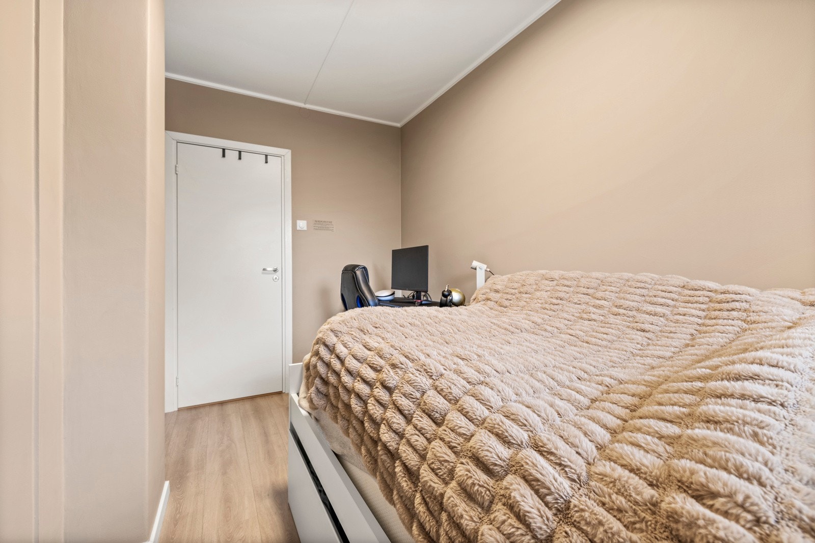 Her har du plass til skrivebord også. Galleribilde