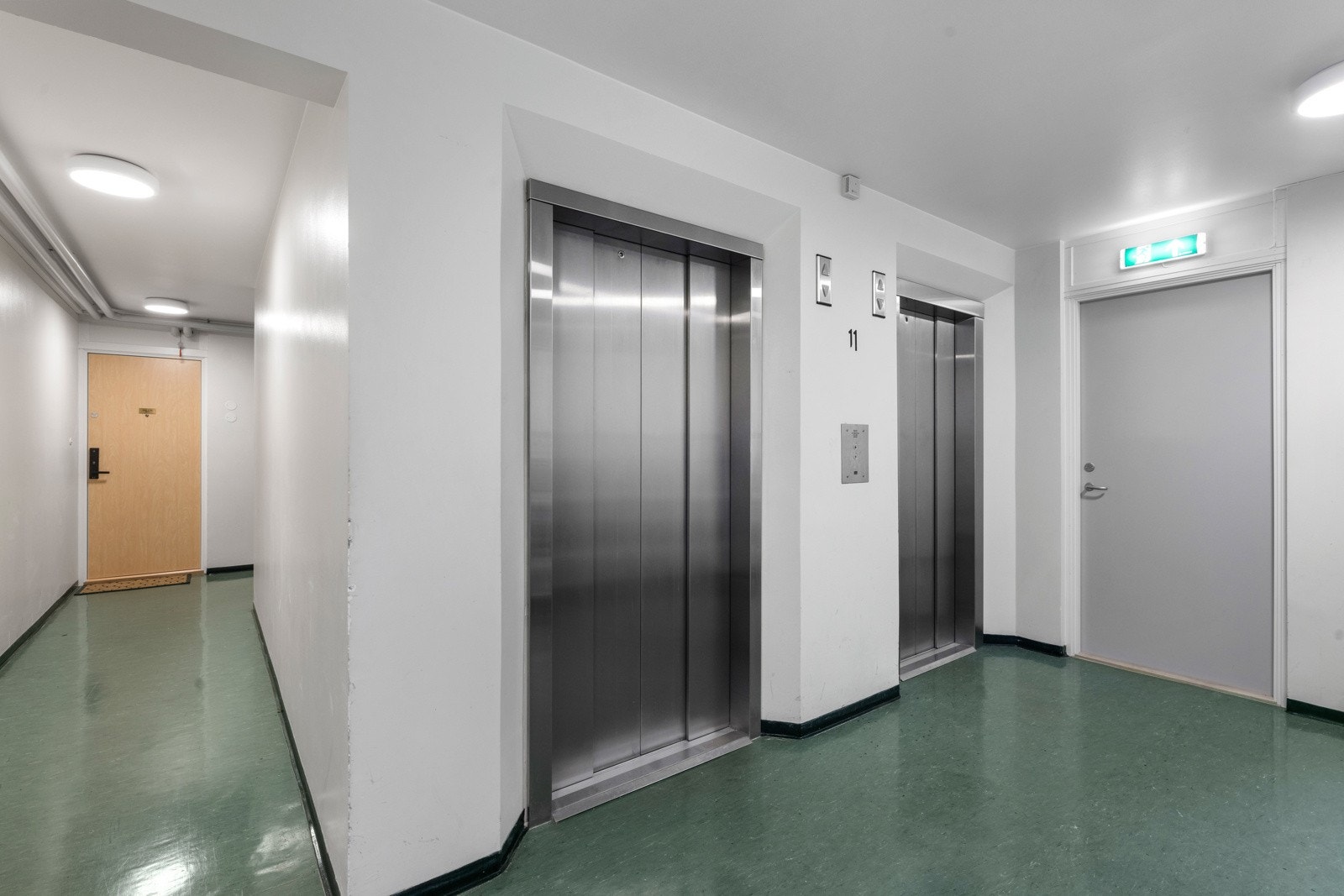 Leiligheten har adkomst til etasjeplan via felles inngangsparti og trappeoppgang med heis Galleribilde