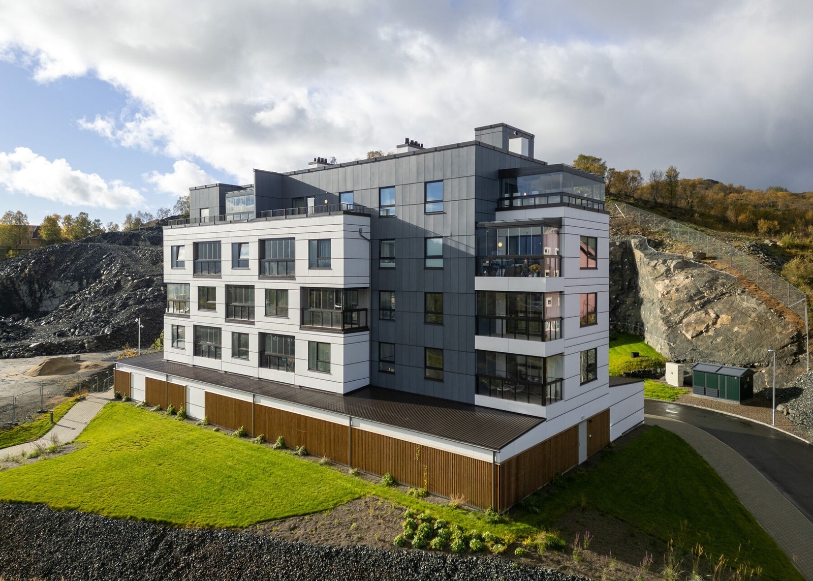 Fasade leilighetsbygg. Galleribilde