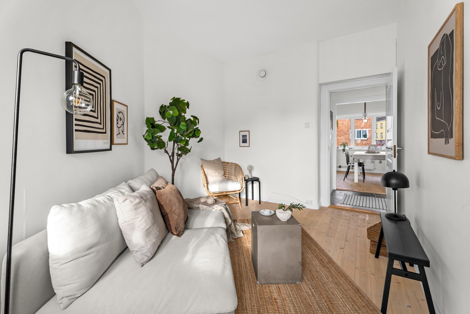 Her kan du innrede med både sofa og spisebord, og det er plass til en større tv-seksjon om du ønsker det Galleribilde