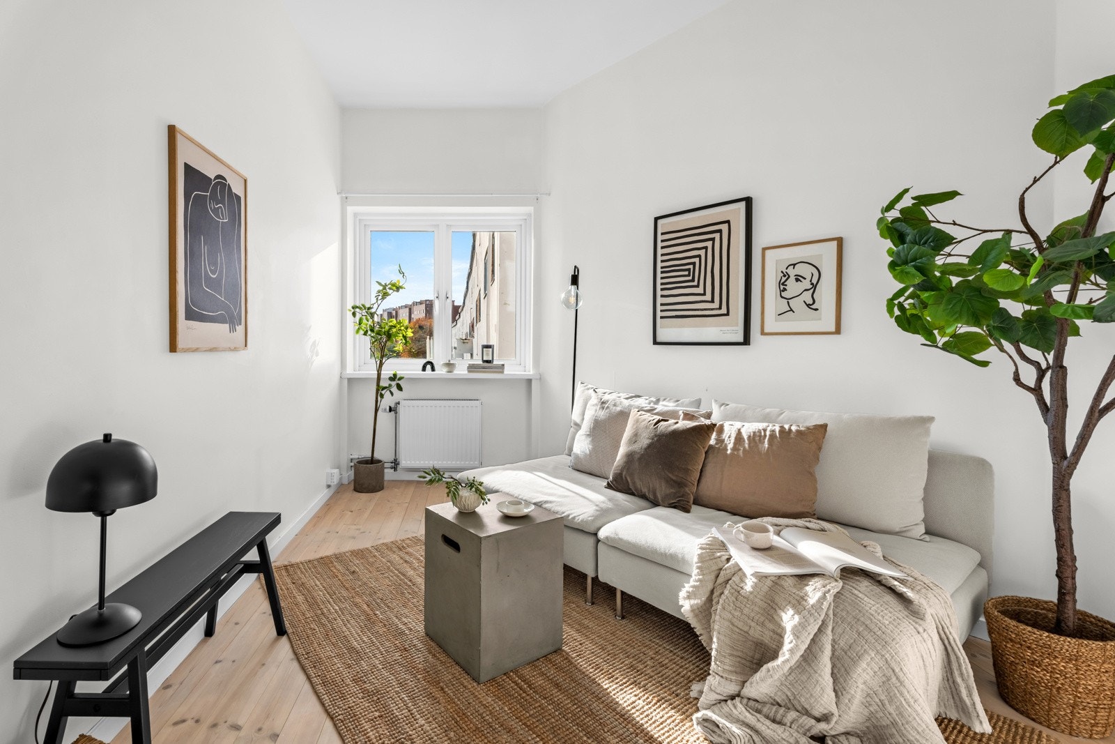 Med tregulv og glatte, malte vegger har du et godt utgangspunkt for å skape din egen stil. Galleribilde