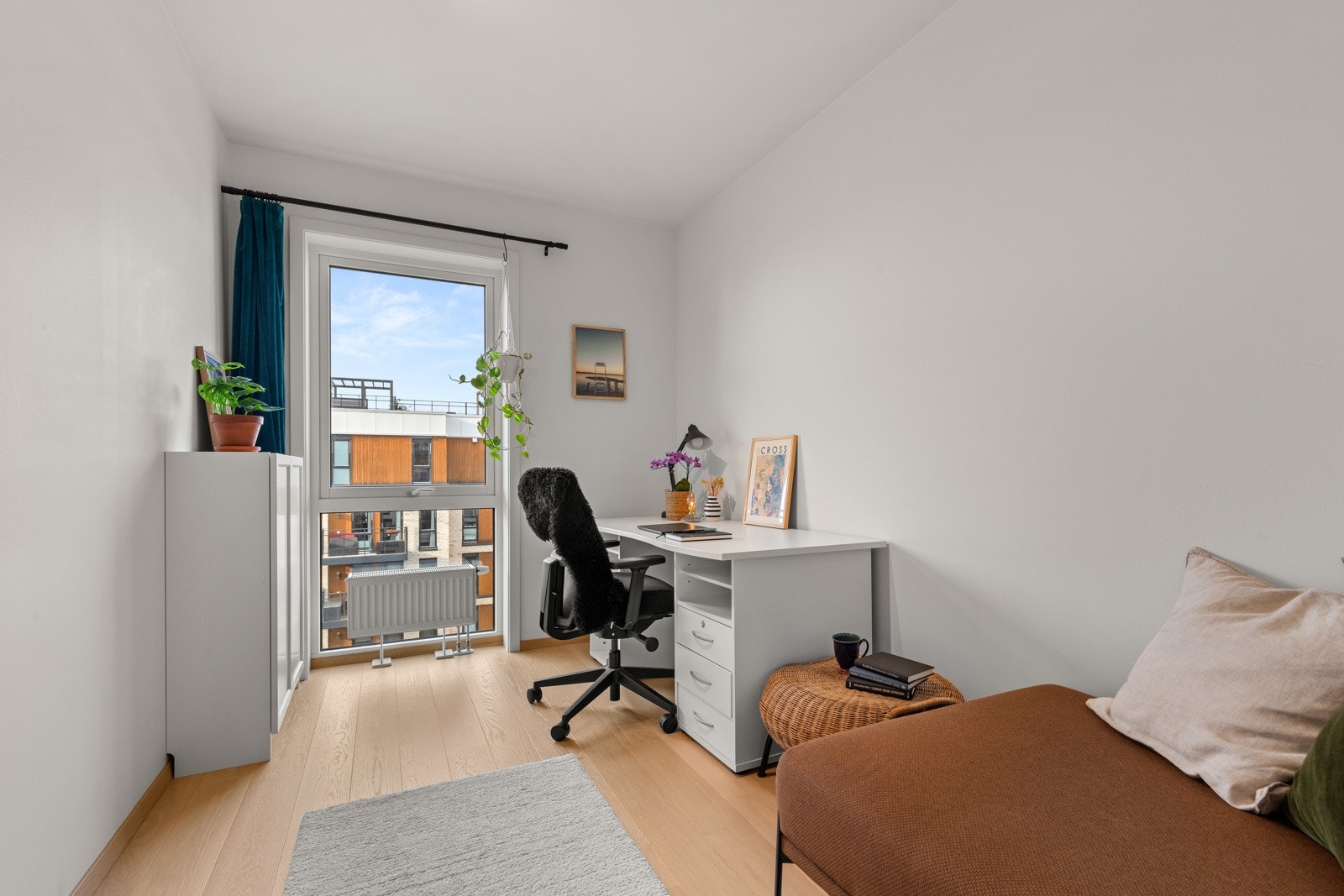Rommet vender mot skjermet gårdsrom. Galleribilde