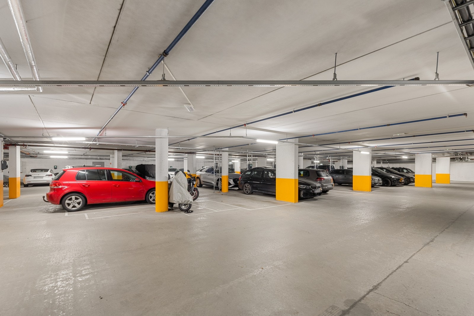 Garasjeanlegg - Det er stadig plasser til både salg og leie i borettslaget. Galleribilde