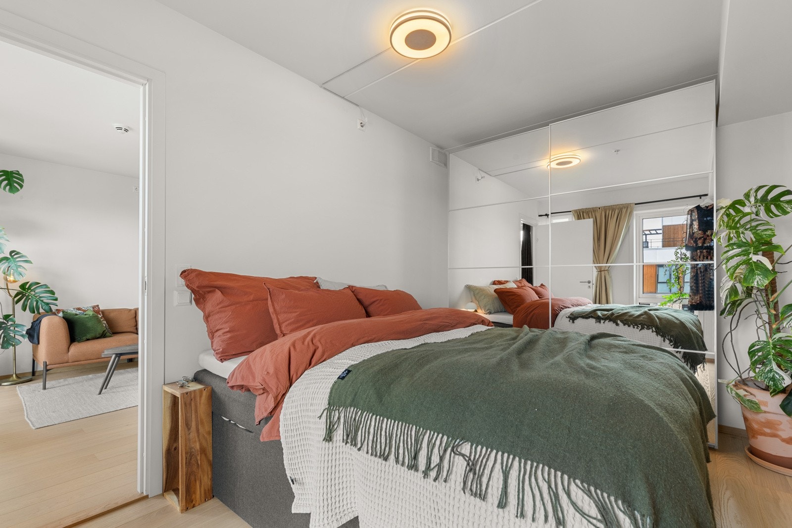 Lunt hovedsoverom med god plass til ønsket møblement. Galleribilde