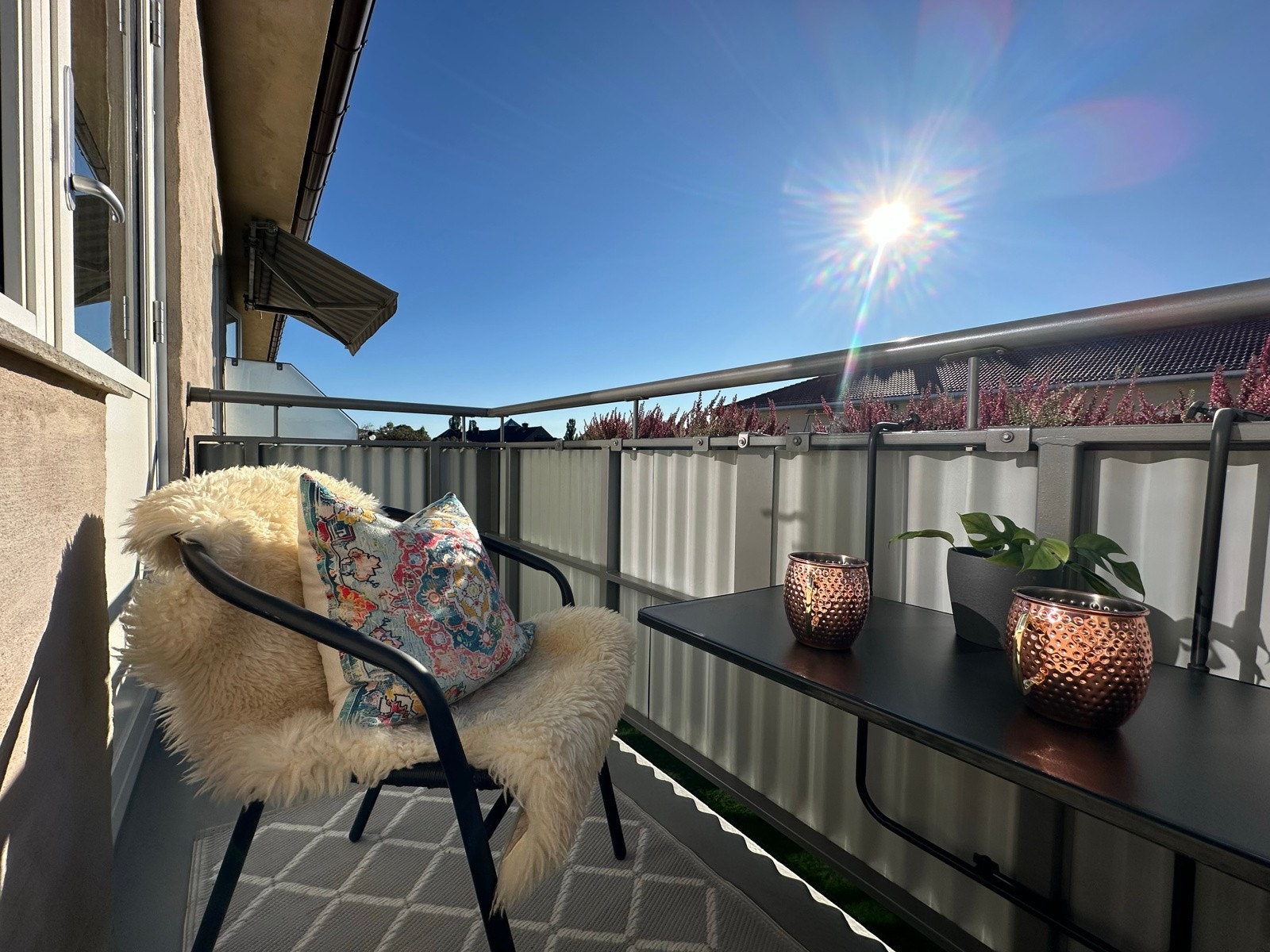 Her får du en leilighet med optimale solforhold på sommeren med sol fra ca. midt på dagen og utover kvelden. Galleribilde