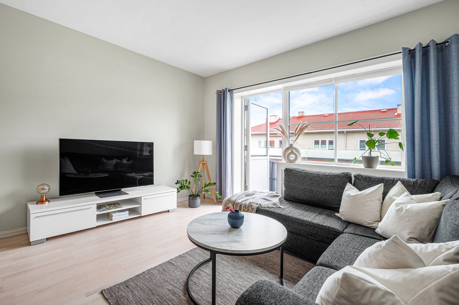 Dette er leiligheten for deg som setter pris på god størrelse på rommene og en optimal planløsning. Galleribilde