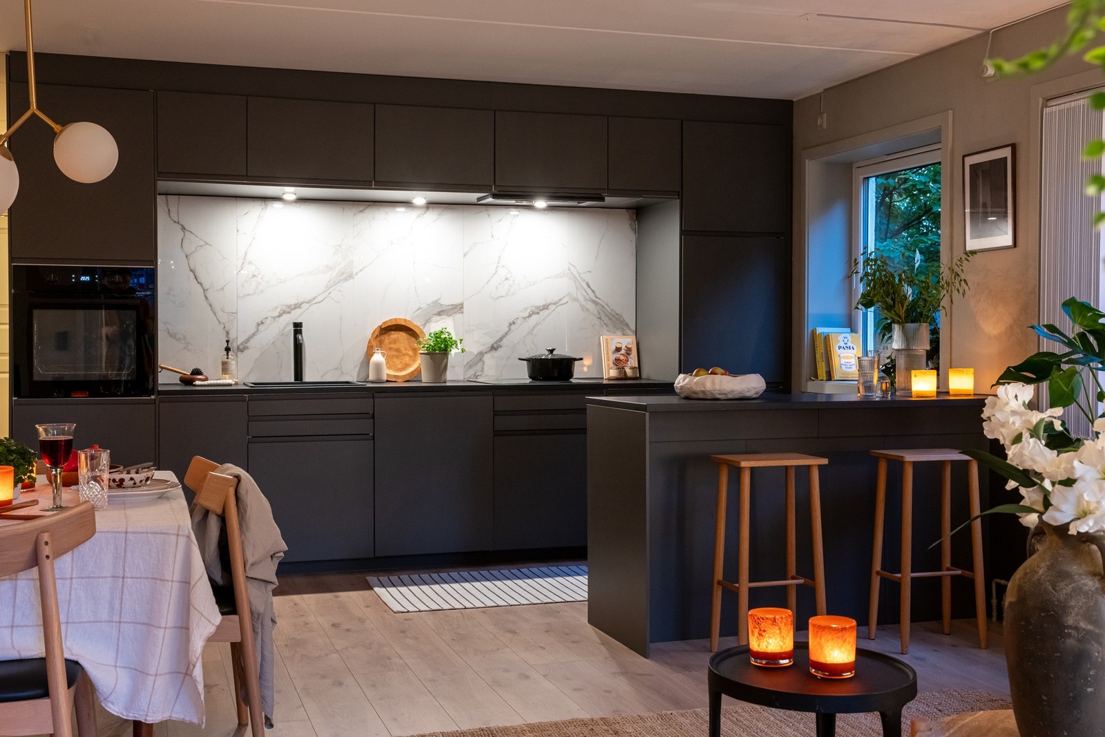 Det er også plass til spisebordsgruppe hvor du kan invitere venner og familie til hyggelige middager. Galleribilde