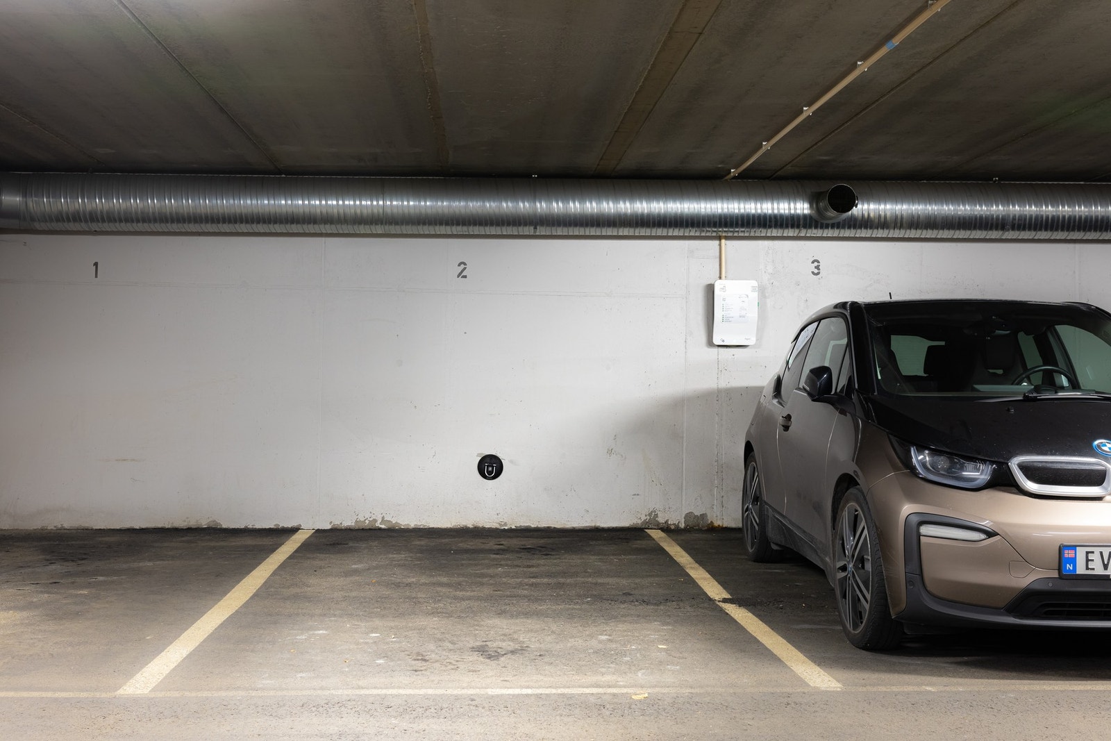 Det medfølger bruksrett for en parkeringsplass med elbil lader i felles garasjeanlegg. Galleribilde