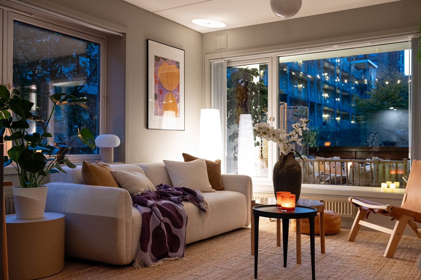 Her får du en lekker og moderne 3-roms endeleilighet på populære Løren, totaloppusset i 2020. Galleribilde