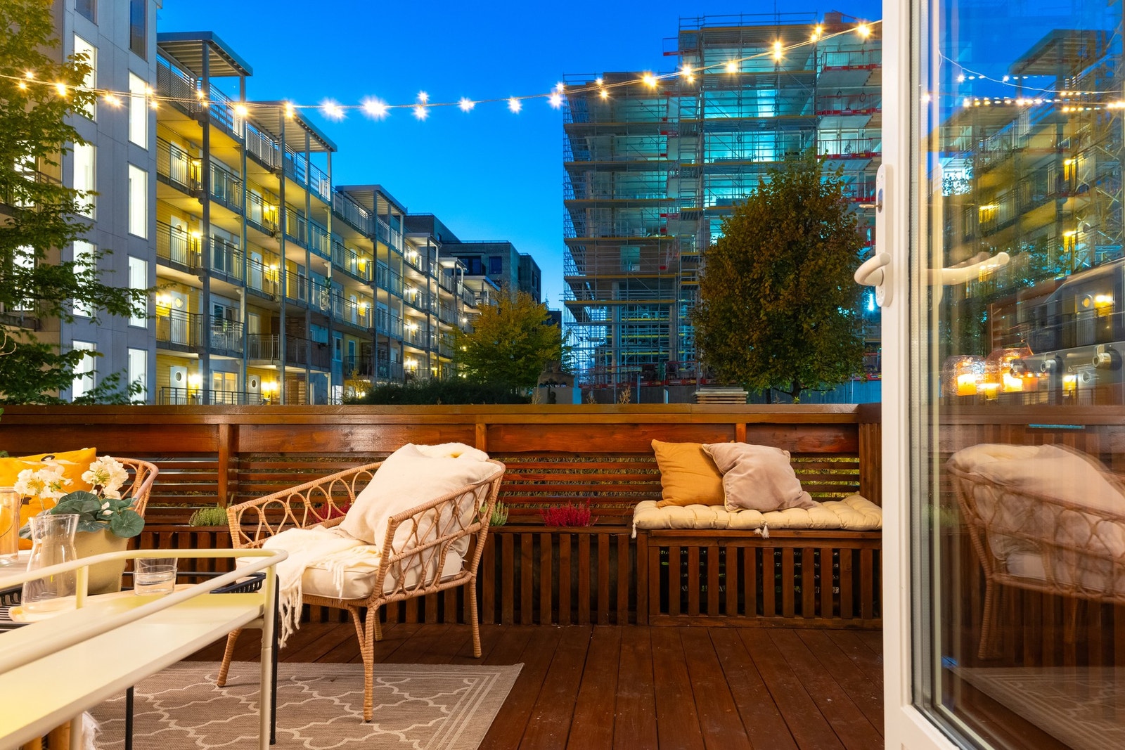 Leiligheten har en attraktiv intern beliggenhet og byr på en stor, vestvendt balkong på 16 kvm - perfekt for solrike ettermiddager. Galleribilde