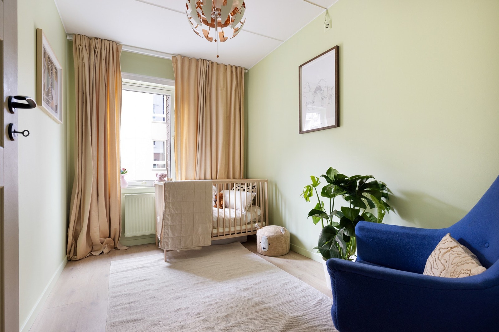 Det andre soverommet har også plass til seng og tilhørende møblement. Galleribilde