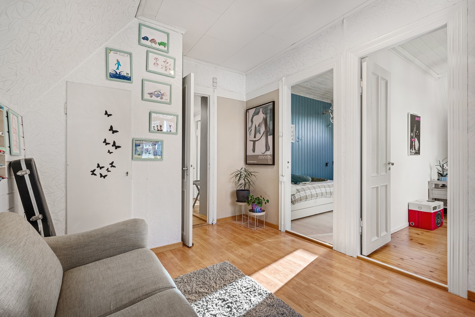 tuen i etasjen gir tilgang til to av soverommene. Galleribilde