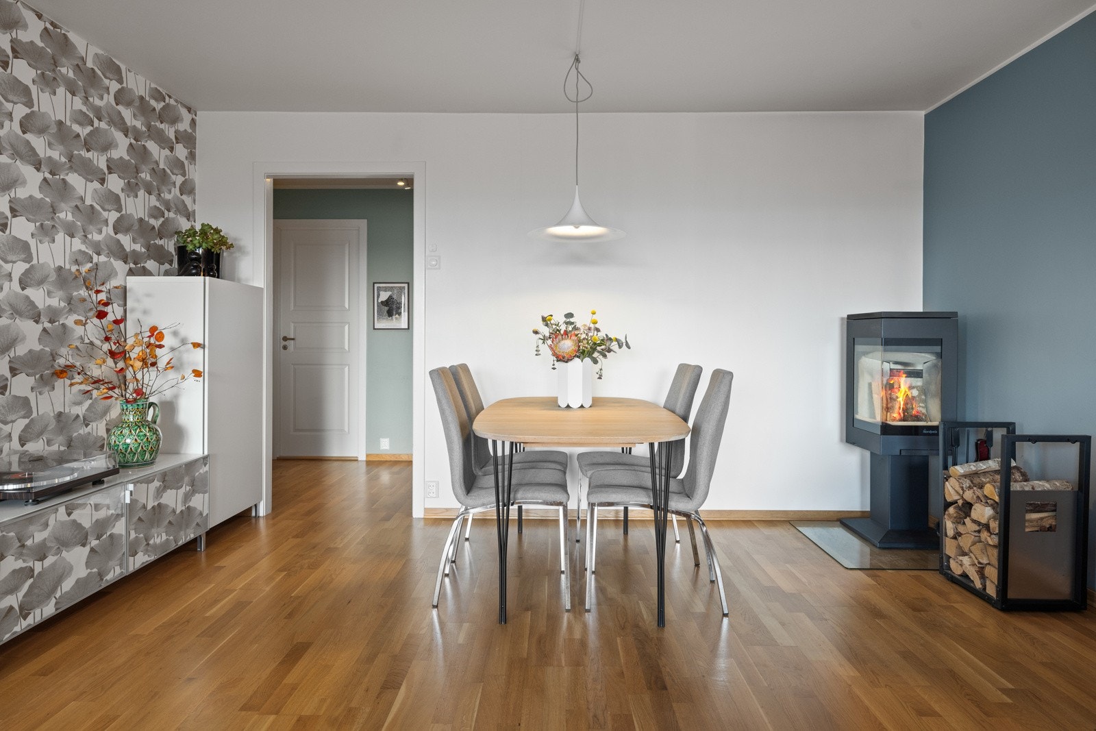 Her er det god plass til et stort spisebord Galleribilde