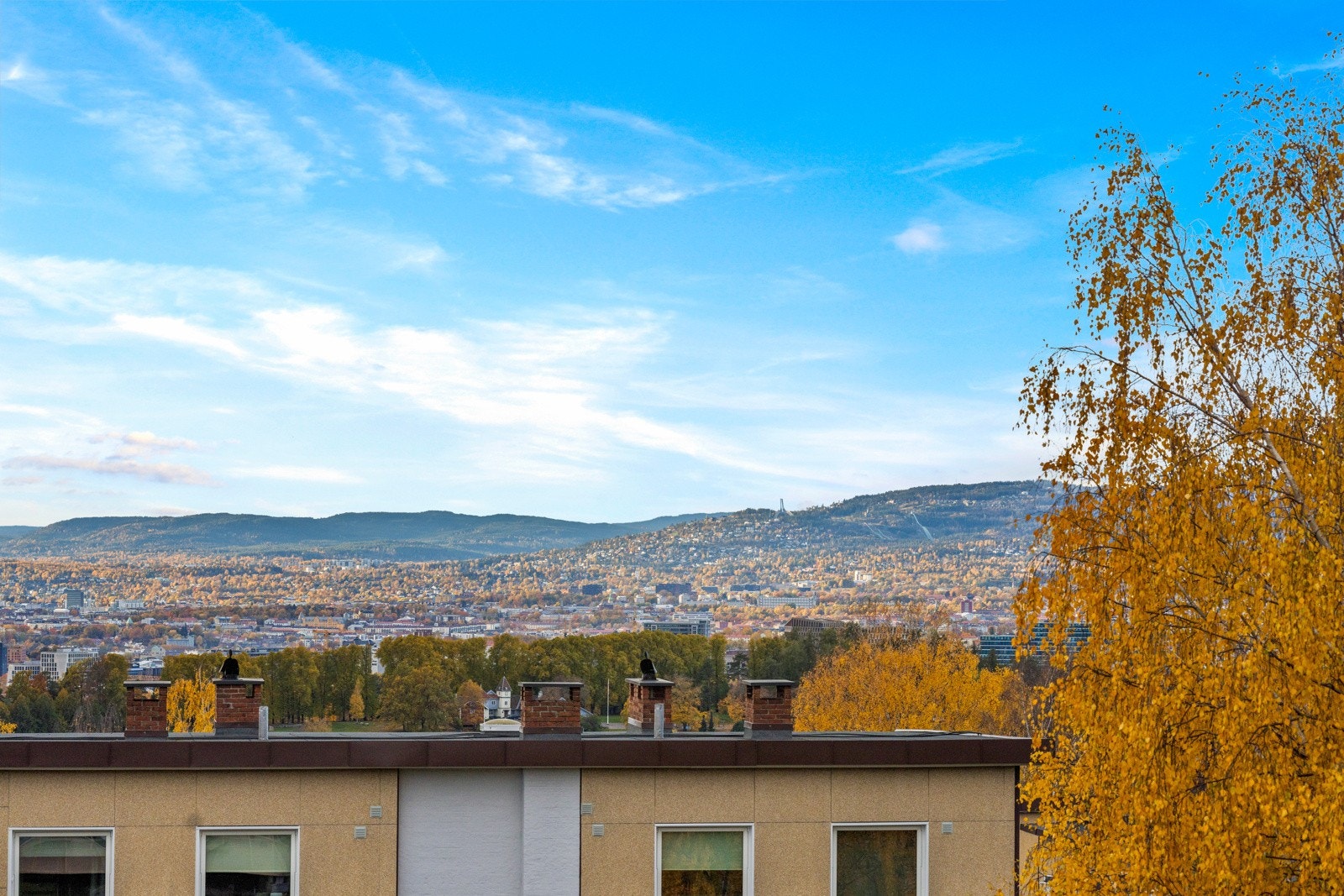 Utsikten strekker seg helt til Holmenkollen i horisonten Galleribilde