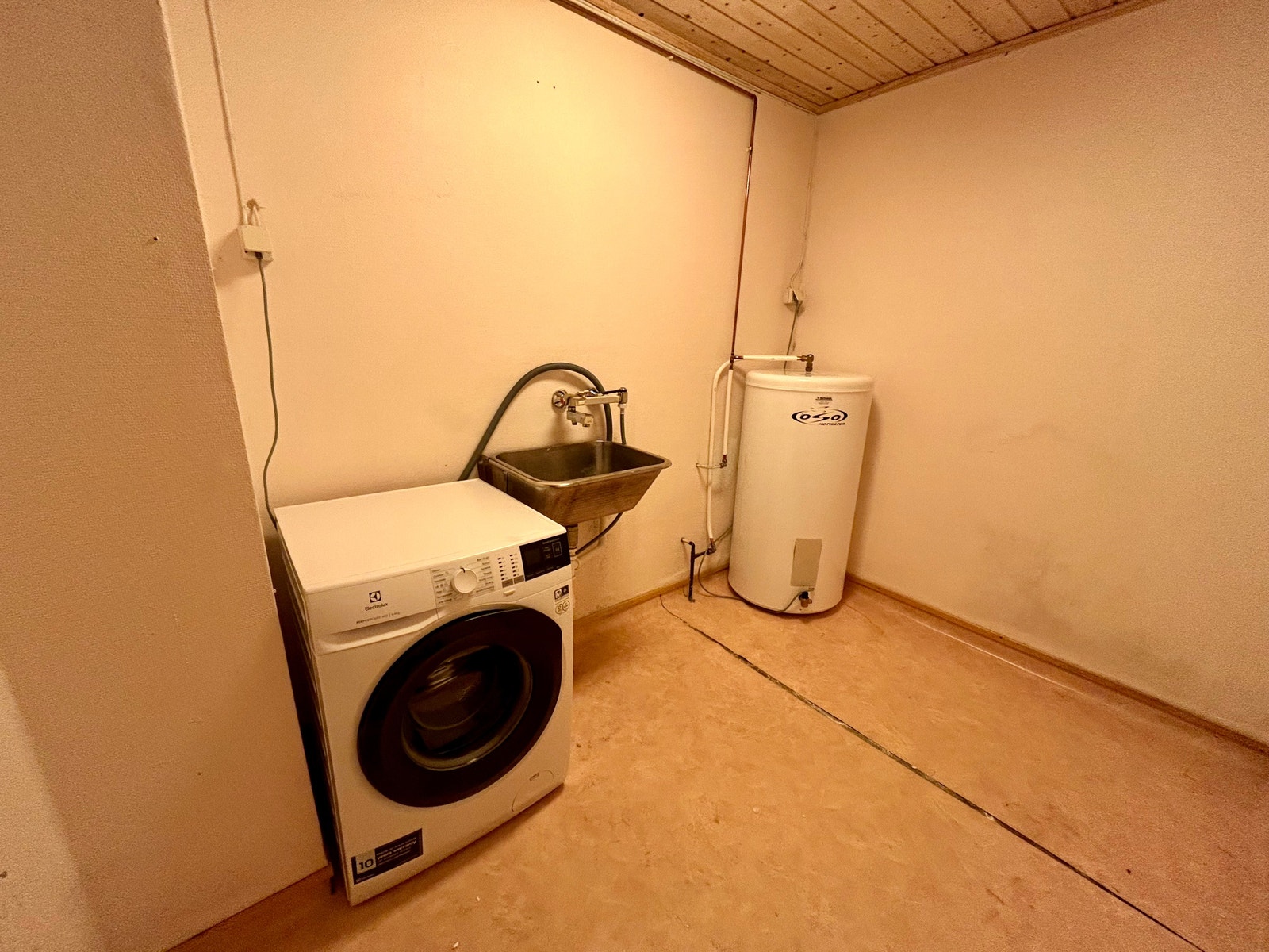 Vaskerom med vaskemaskin Galleribilde