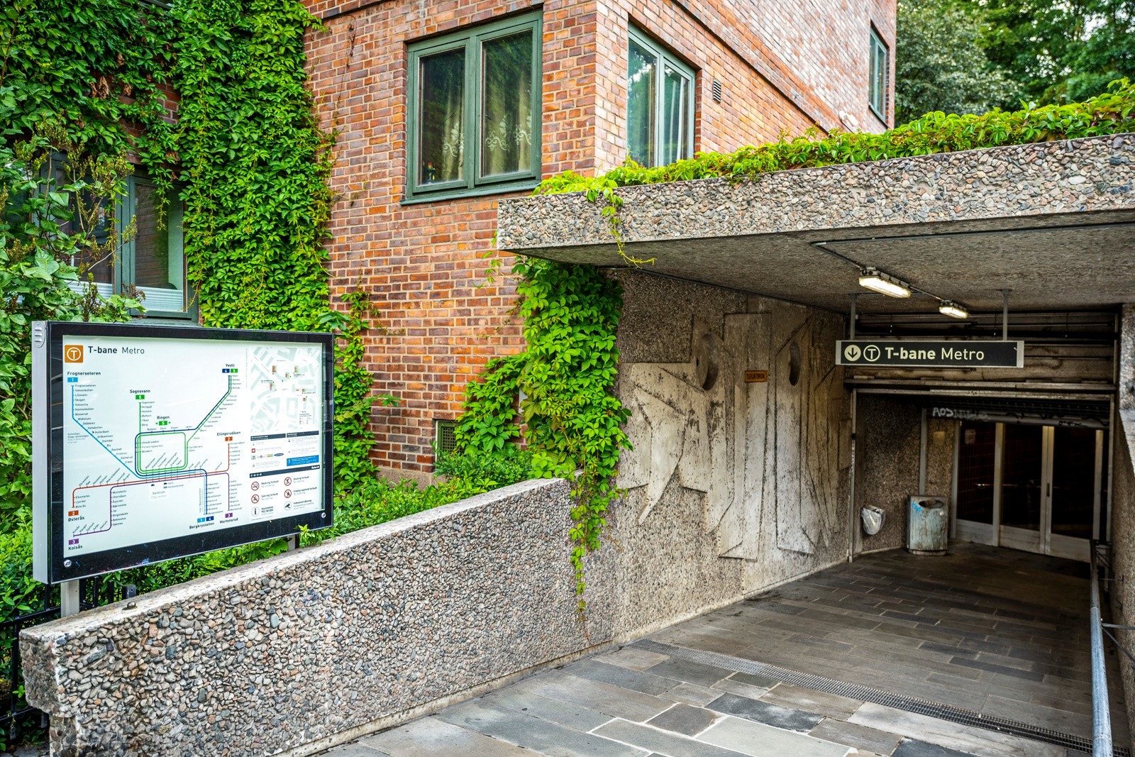 Det er også kprt gåavstand til T-bane på Carl Berner og Sinsen. Galleribilde