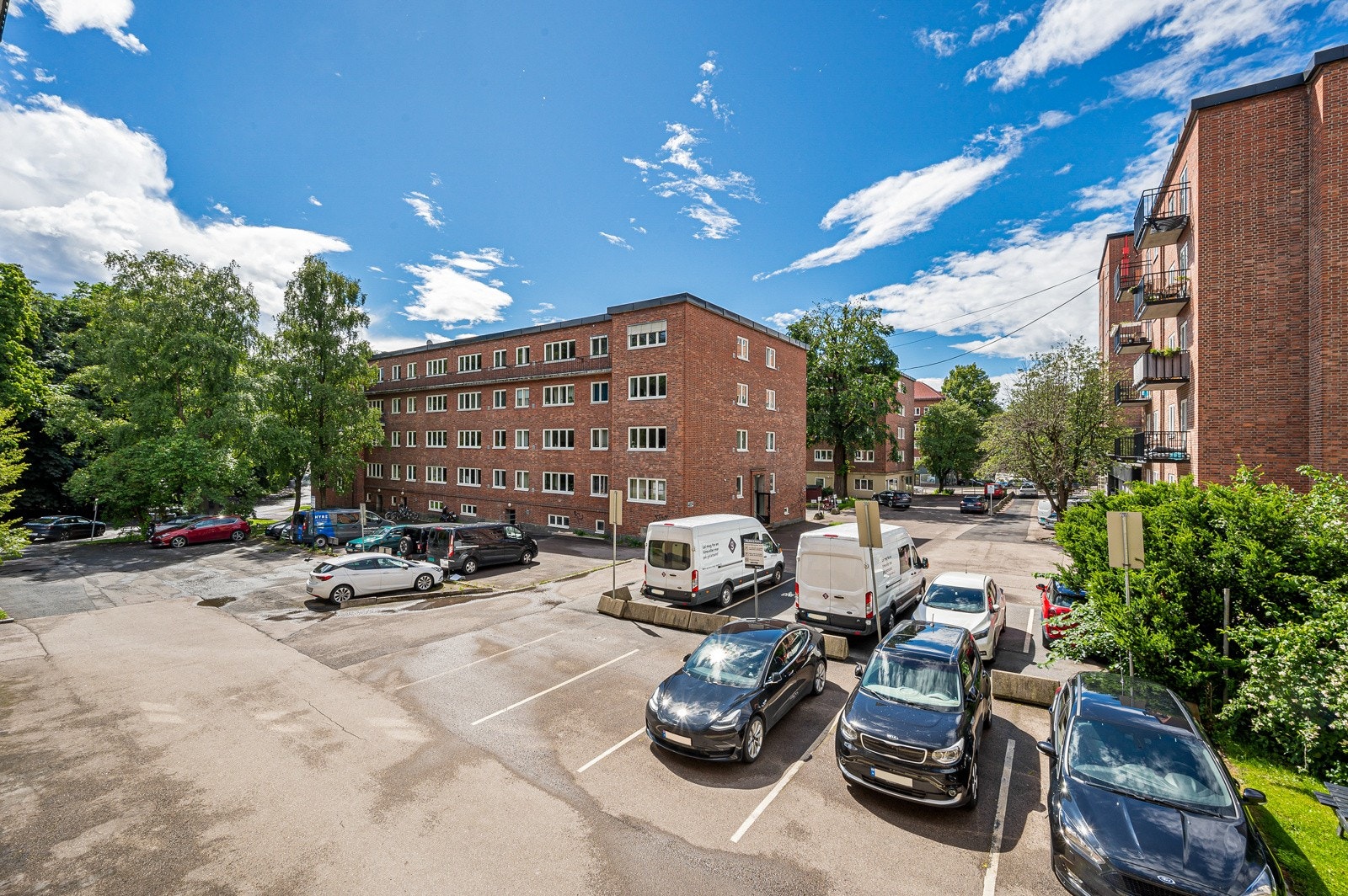 Mulighet for leie av parkeringsplass i sameiet. Galleribilde