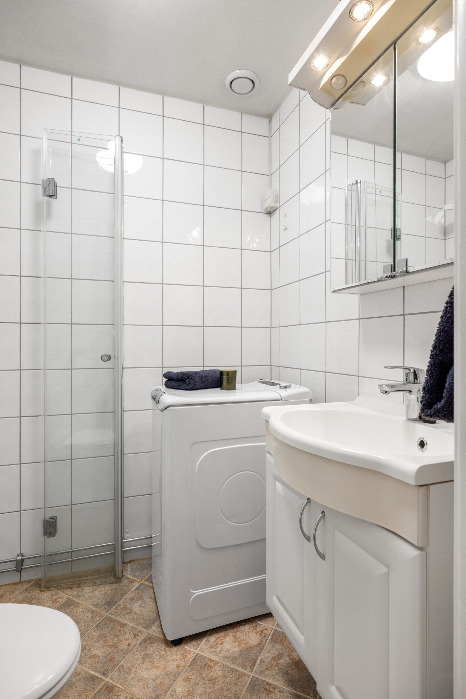 Det er både opplegg for vaskemaskin på bad og i innvendig bod/kott Galleribilde
