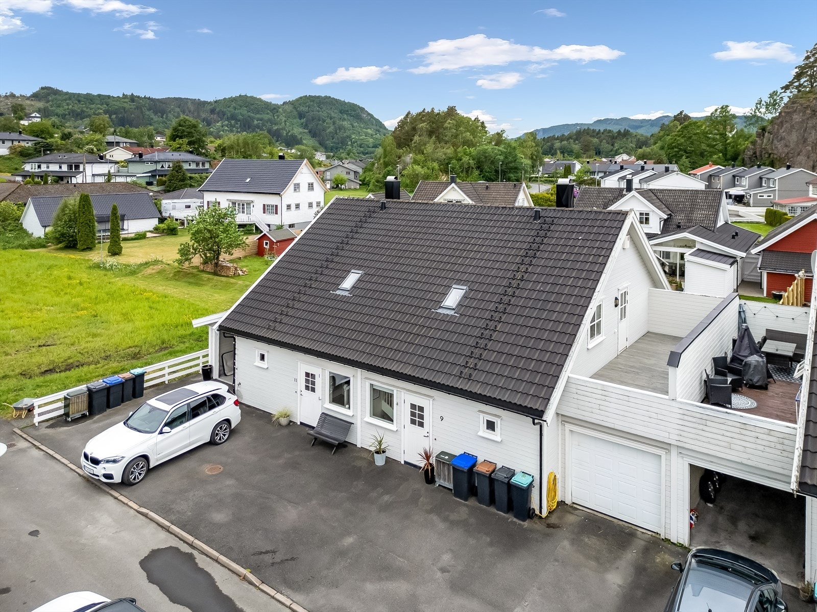 Garasje i tilknytning til boligen med automatisk portåpner. Galleribilde