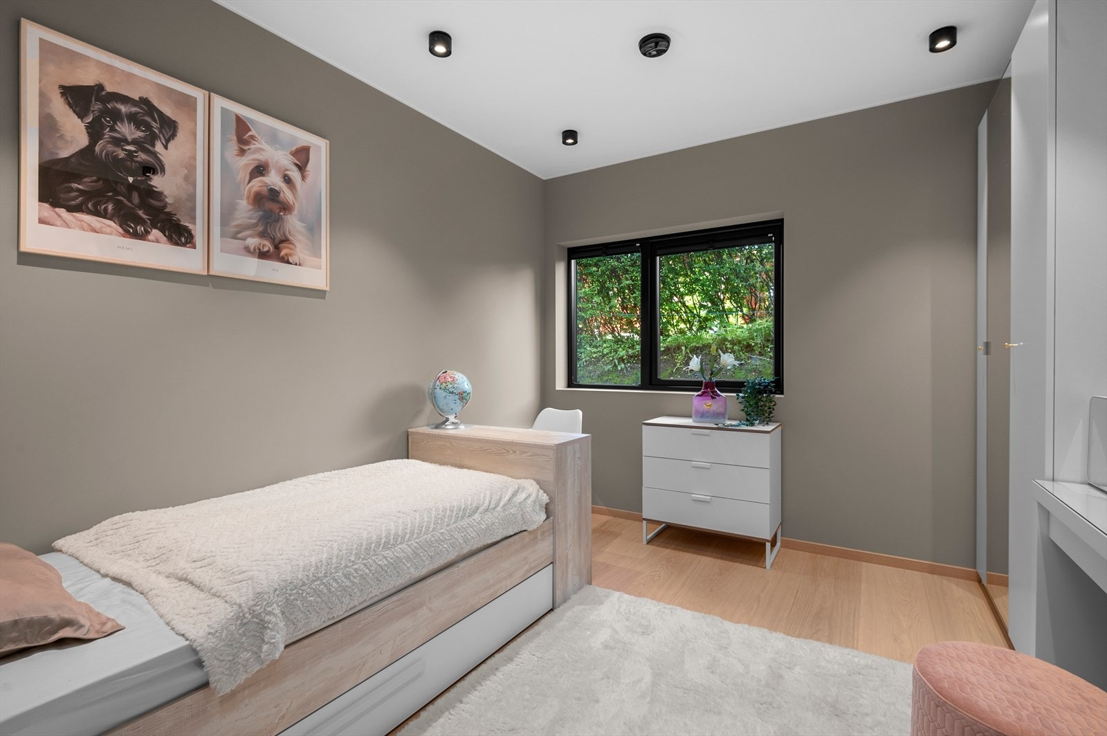 Det første soverommet i 1. etasje er på 11m² Galleribilde