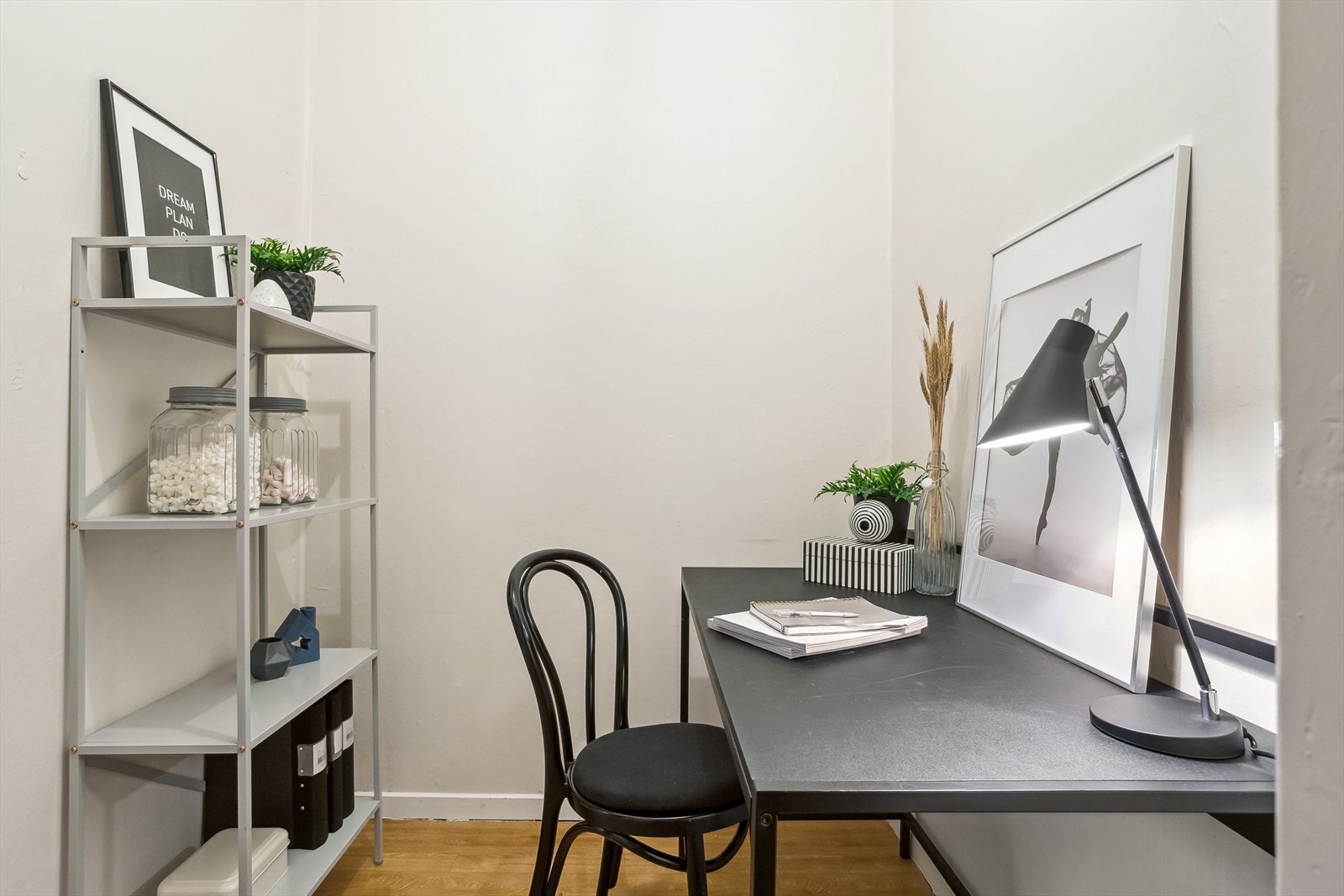 Hjemmekontor / bodrom Galleribilde