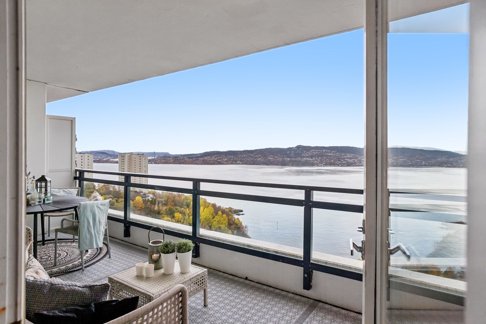 Helleveien 265: Praktfull utsikt og meget gode solforhold Galleribilde