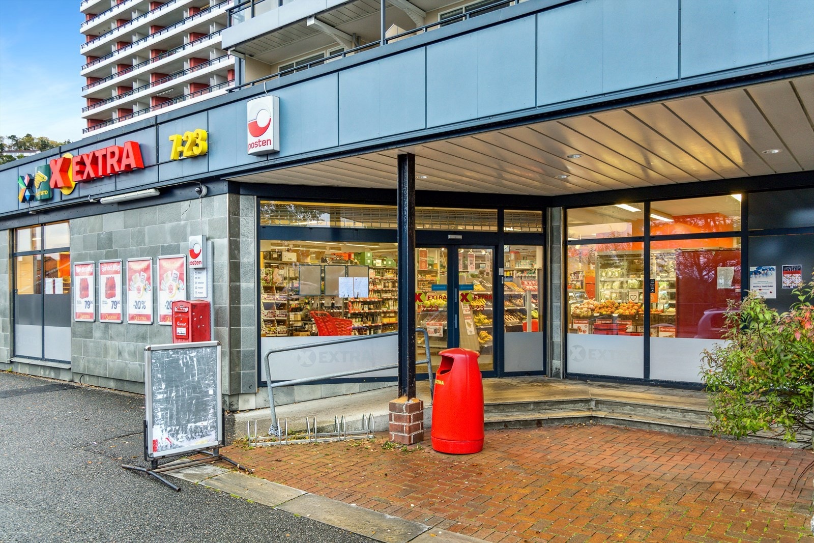 Nærområdet - Nærbutikk og busstopp i umiddelbar nærhet. Galleribilde