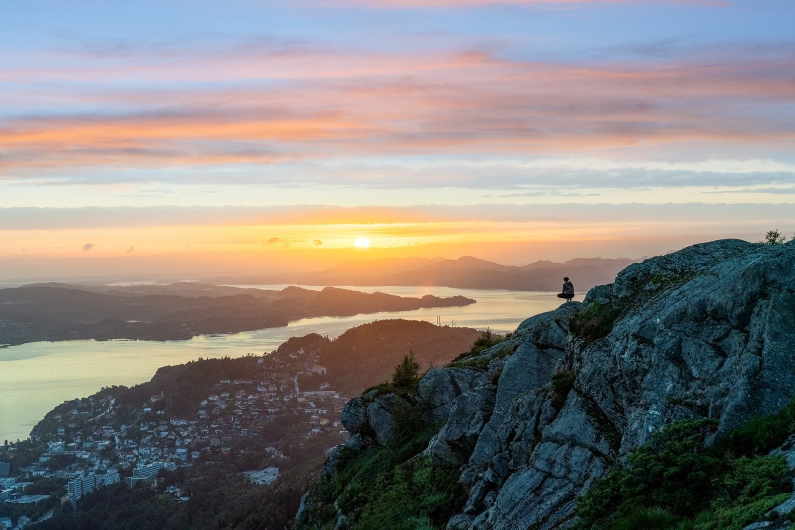 Nærområdet - Flotte turmuligheter i byfjellene rett ved, her bilde fra Sandviksfjellet Galleribilde