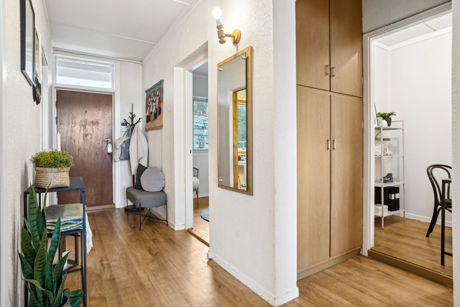 Entre/gang - god skapplass i mellomgang Galleribilde