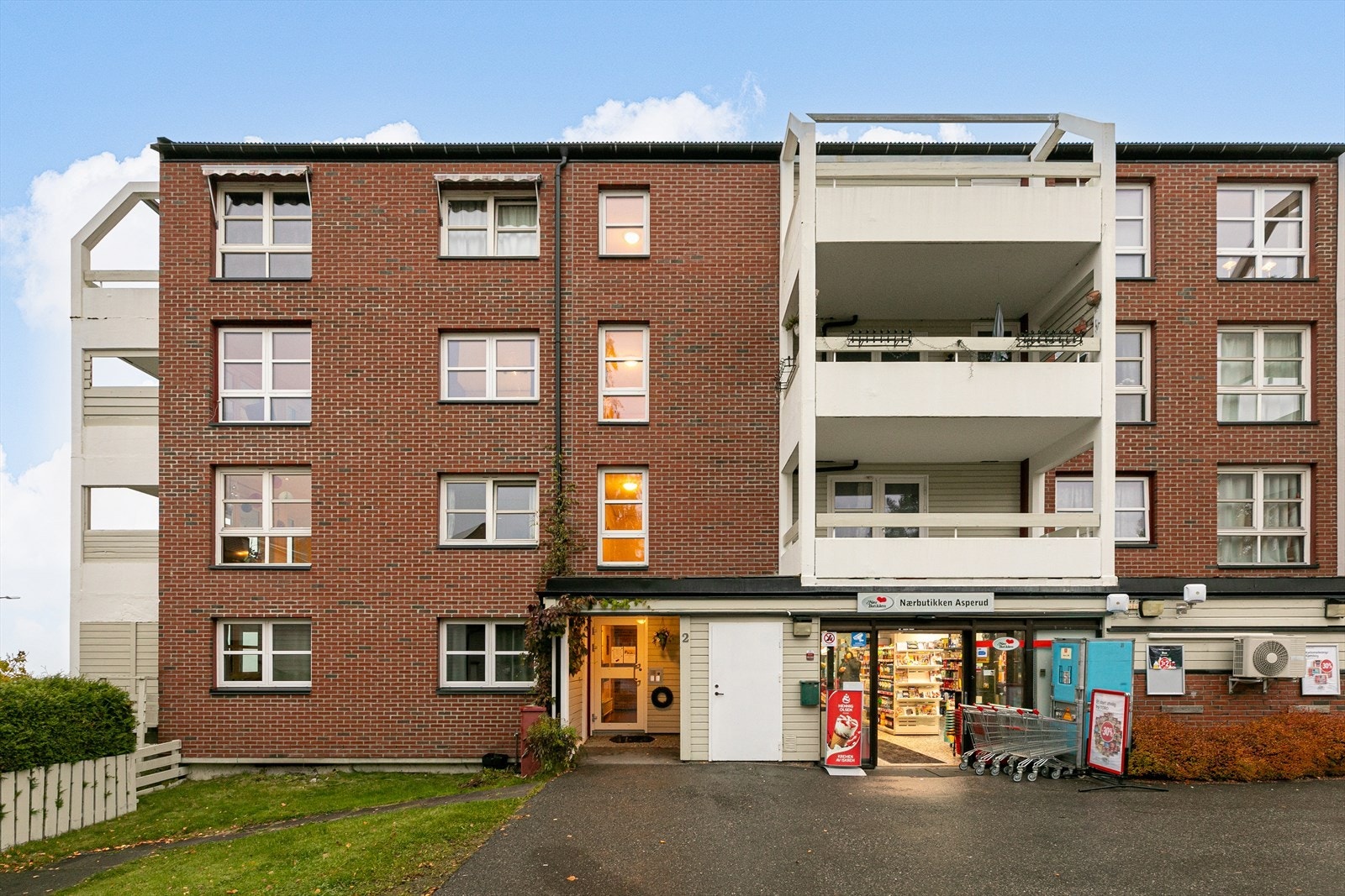 Nærbutikken ligger vegg i vegg Galleribilde